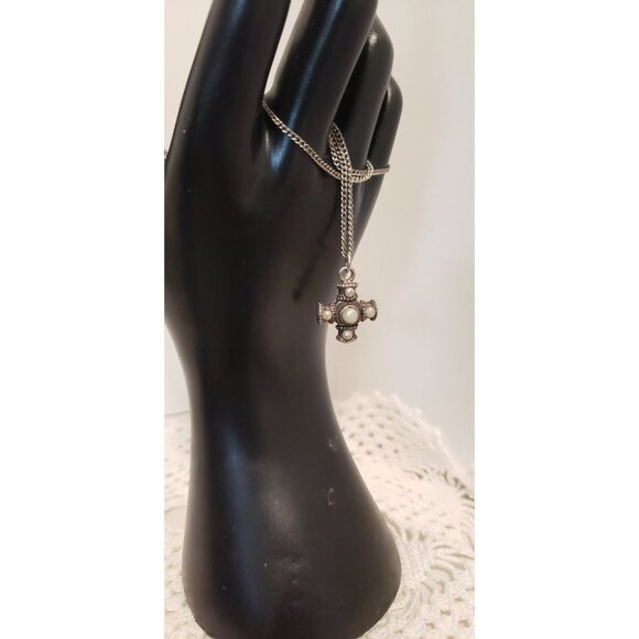 Silver Cross Small 925 Faux Pearl Half Inch Cross Pendant Vintage Jewelry Silver - Picture 10 of 10